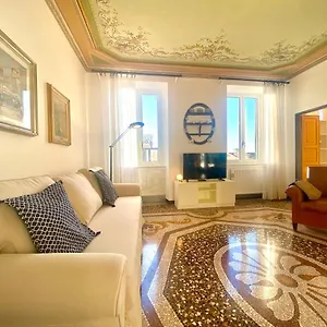 Casaviva-central Elegant In Appartamento